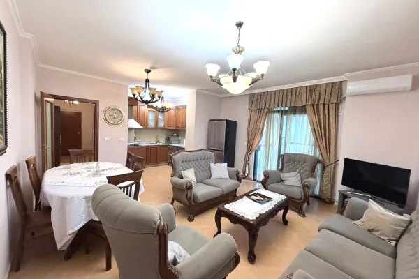 Shtepi me qera 2+1 ne Tirane - 700 Euro
