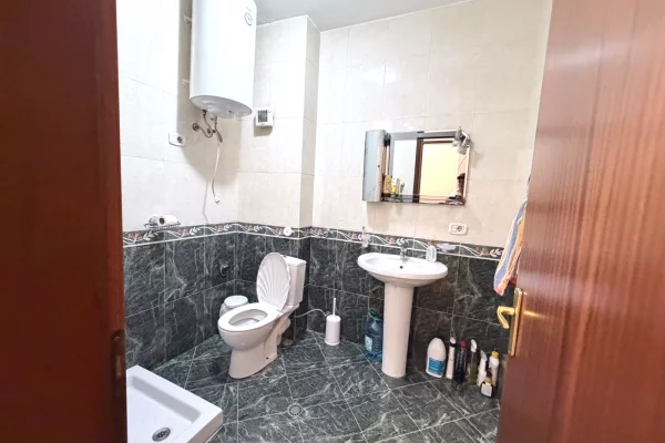 Shtepi me qera Apartament ne Tirane, 2+1, Mobilimi E mobiluar, Pagesa 700  Euro.