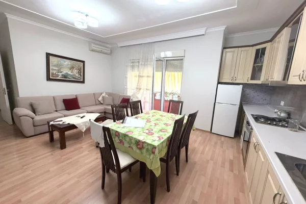 Shtepi me qera Apartament ne Tirane, 2+1, Mobilimi E mobiluar, Pagesa 65,000  Leke.