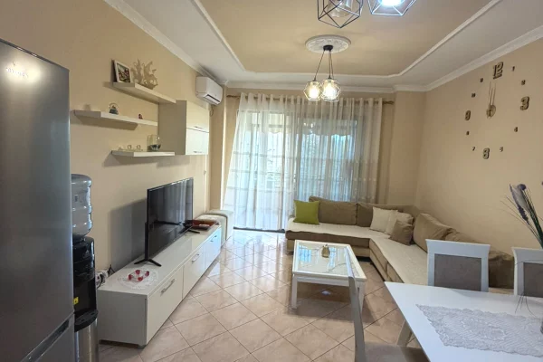 Apartament 2+1+2 tualete  me qera ne Yzberisht prane Grand Gallery