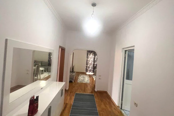 Shtepi me qera Apartament ne Tirane, 2+1, Mobilimi E mobiluar, Pagesa 60,000  Leke.