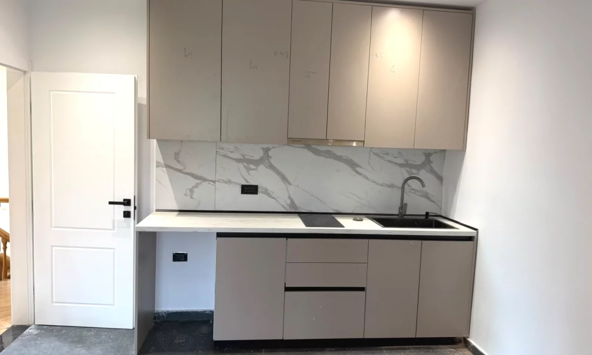 Shtepi me qera Apartament ne Tirane, Garsoniere, Mobilimi E mobiluar, Pagesa 40,000  Leke.