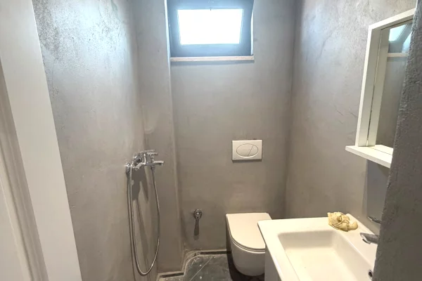Shtepi me qera Apartament ne Tirane, Garsoniere, Mobilimi E mobiluar, Pagesa 40,000  Leke.