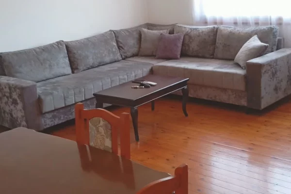 Jepet me qera apartament 2+1+ ballkon , kodra e priftit