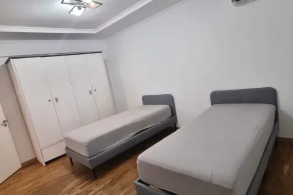 Shtepi me qera Apartament ne Tirane, 2+1, Mobilimi E mobiluar, Pagesa 80,000  Leke.