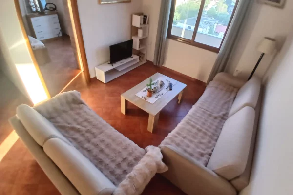 JEPET ME QERA APARTAMENT 2+1+kend gatimi me vete📍Prane Komuna e Parisit 