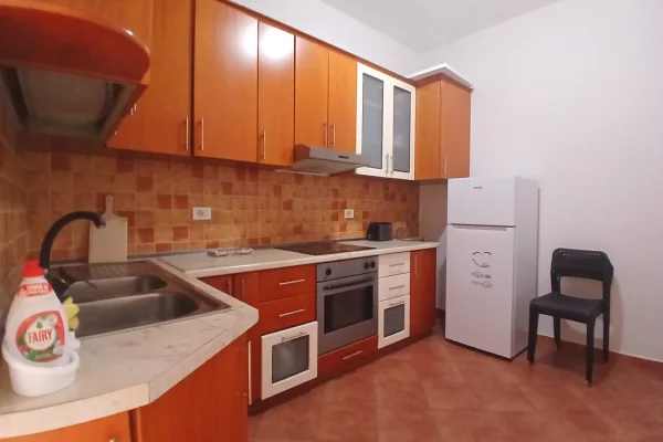 Shtepi me qera Apartament ne Tirane, 2+1, Mobilimi E mobiluar, Pagesa 65,000  Leke.
