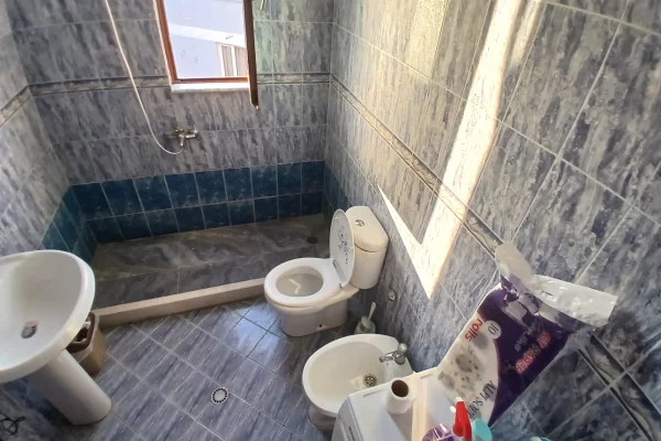 Shtepi me qera Apartament ne Tirane, 2+1, Mobilimi E mobiluar, Pagesa 65,000  Leke.