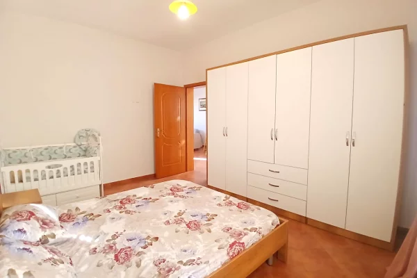 Shtepi me qera Apartament ne Tirane, 2+1, Mobilimi E mobiluar, Pagesa 65,000  Leke.