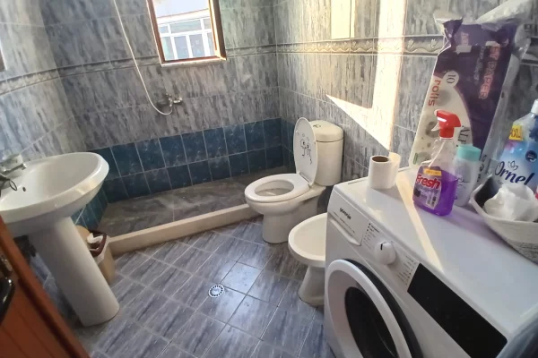 Shtepi me qera Apartament ne Tirane, 2+1, Mobilimi E mobiluar, Pagesa 65,000  Leke.