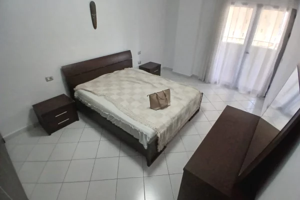 Shtepi me qera Apartament ne Tirane, 2+1, Mobilimi E mobiluar, Pagesa 50,000  Leke.