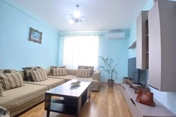 Jepet me qera🔥  Apartament 1+1  🔸Rr.e Kosovareve 