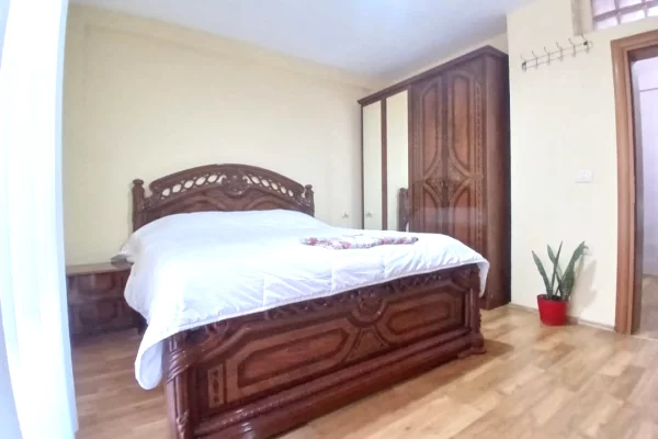 Shtepi me qera Apartament ne Tirane, 1+1, Mobilimi E mobiluar, Pagesa 50,000  Leke.