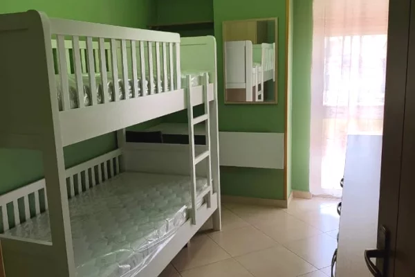 Shtepi me qera Apartament ne Tirane, 2+1, Mobilimi E mobiluar, Pagesa 70,000  Leke.
