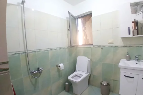 Shtepi me qera Apartament ne Tirane, 2+1, Mobilimi E mobiluar, Pagesa 70,000  Leke.