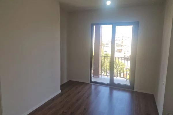 Shtepi me qera Apartament ne Tirane, 2+1, Mobilimi Bosh, pa mobiluar, Pagesa 700  Euro.