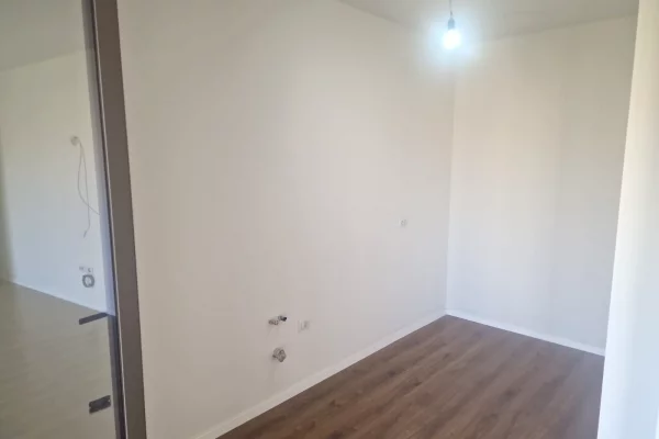 Shtepi me qera Apartament ne Tirane, 2+1, Mobilimi Bosh, pa mobiluar, Pagesa 700  Euro.