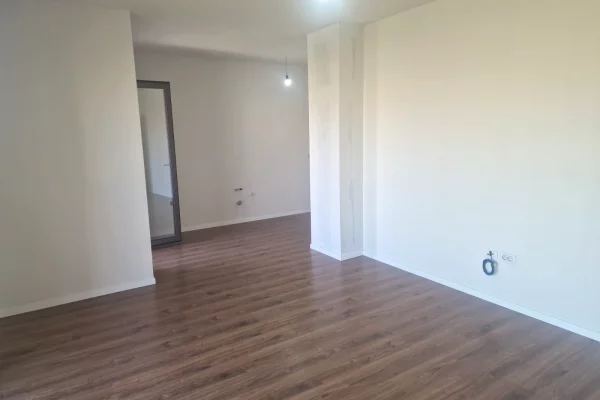 Shtepi me qera Apartament ne Tirane, 2+1, Mobilimi Bosh, pa mobiluar, Pagesa 700  Euro.