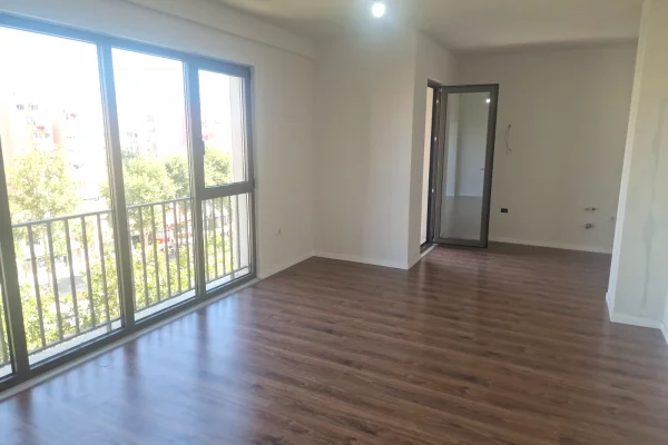 Shtepi me qera Apartament ne Tirane, 2+1, Mobilimi Bosh, pa mobiluar, Pagesa 700  Euro.