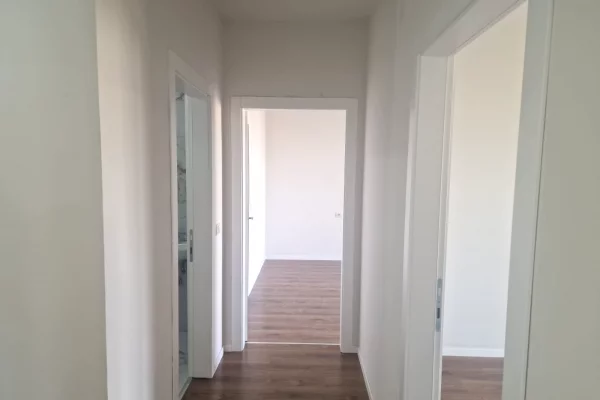 Shtepi me qera Apartament ne Tirane, 2+1, Mobilimi Bosh, pa mobiluar, Pagesa 700  Euro.