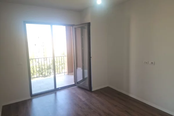 Shtepi me qera Apartament ne Tirane, 2+1, Mobilimi Bosh, pa mobiluar, Pagesa 700  Euro.
