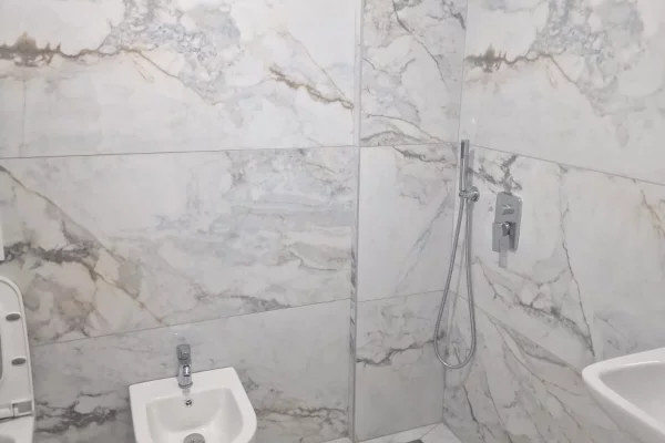 Shtepi me qera Apartament ne Tirane, 2+1, Mobilimi Bosh, pa mobiluar, Pagesa 700  Euro.