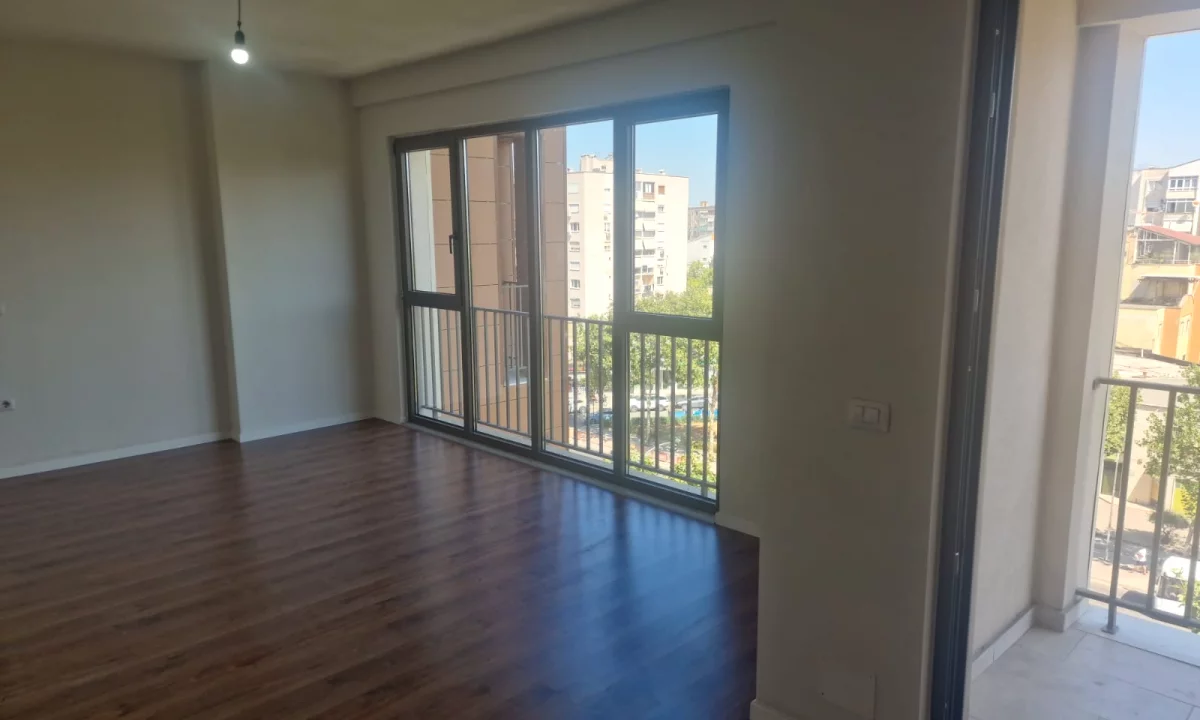 Shtepi me qera Apartament ne Tirane, 2+1, Mobilimi Bosh, pa mobiluar, Pagesa 700  Euro.