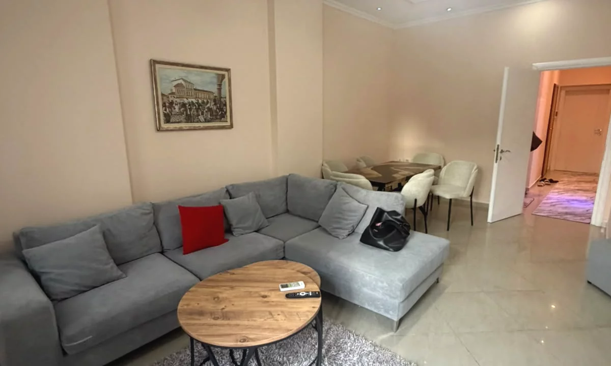 Shtepi me qera Apartament ne Tirane, 2+1, Mobilimi E mobiluar, Pagesa 60,000  Leke.
