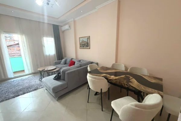 Shtepi me qera Apartament ne Tirane, 2+1, Mobilimi E mobiluar, Pagesa 60,000  Leke.