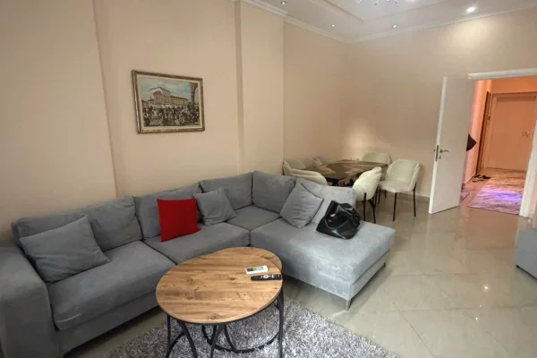 Apartament 2+1 me qera ne Tirane zona Ministria e jashte/Pazari i Ri/Shkolla e kuqe