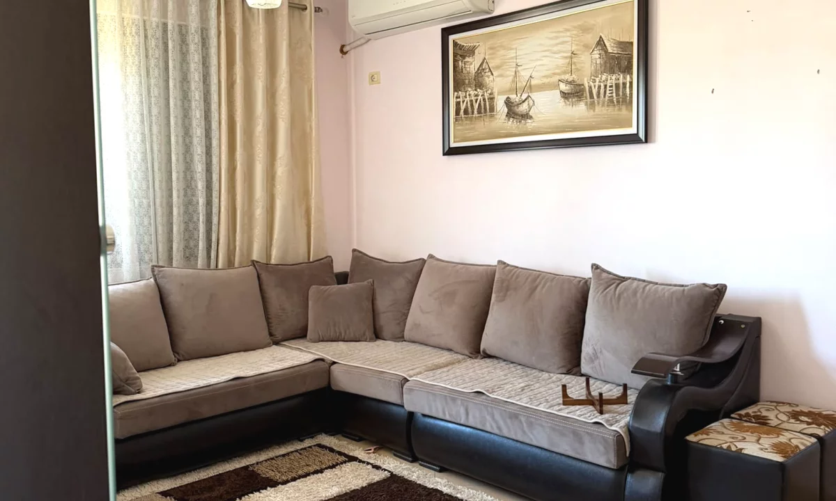 Shtepi me qera Apartament ne Tirane, 2+1, Mobilimi E mobiluar, Pagesa 400  Euro.