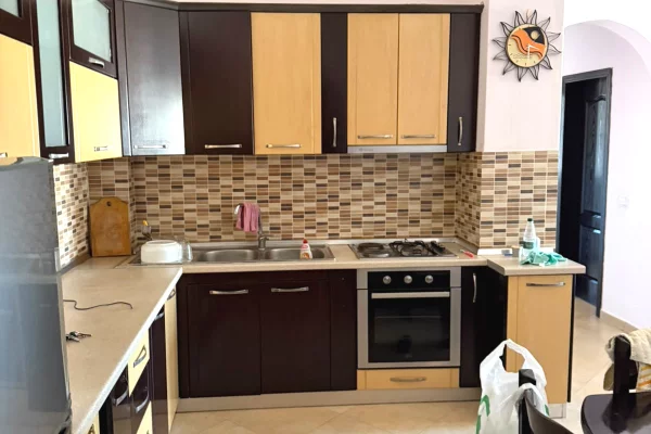 Shtepi me qera Apartament ne Tirane, 2+1, Mobilimi E mobiluar, Pagesa 400  Euro.