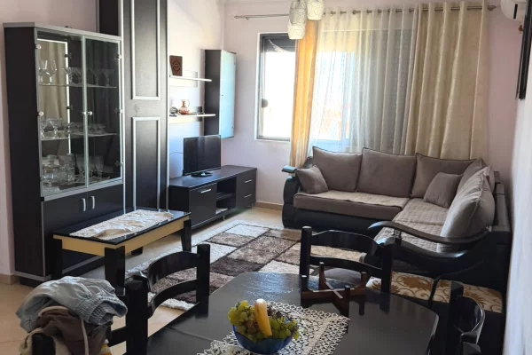 Shtepi me qera Apartament ne Tirane, 2+1, Mobilimi E mobiluar, Pagesa 400  Euro.
