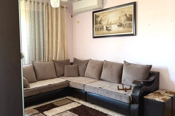 Jepet me qera apartament 2+1 te Kthesa e Kamzes.