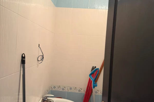 Shtepi me qera Apartament ne Tirane, 2+1, Mobilimi E mobiluar, Pagesa 400  Euro.