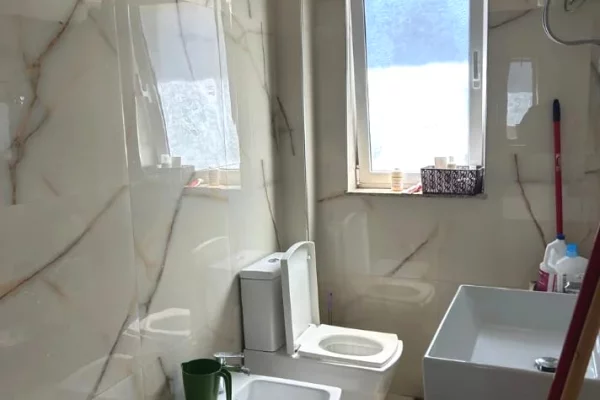 Shtepi me qera Apartament ne Tirane, 2+1, Mobilimi E mobiluar, Pagesa 55,000  Leke.