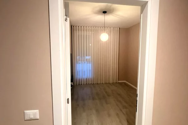 Shtepi ne shitje Apartament ne Tirane, 1+1, Mobilimi E mobiluar, Pagesa 175,000  Euro.