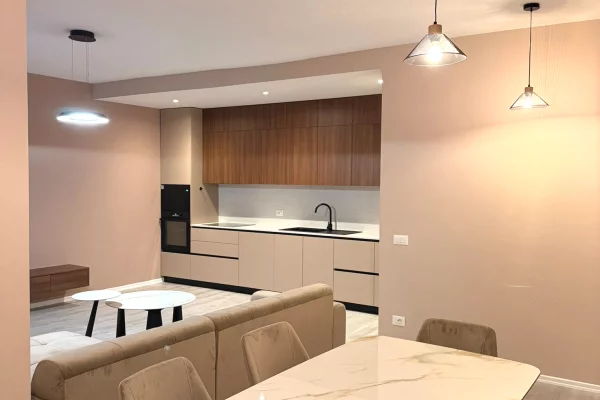 Shtepi ne shitje Apartament ne Tirane, 1+1, Mobilimi E mobiluar, Pagesa 175,000  Euro.