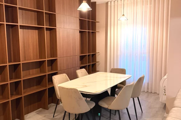 Shtepi ne shitje Apartament ne Tirane, 1+1, Mobilimi E mobiluar, Pagesa 175,000  Euro.