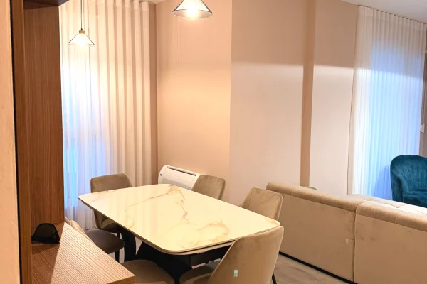 Shtepi ne shitje Apartament ne Tirane, 1+1, Mobilimi E mobiluar, Pagesa 175,000  Euro.
