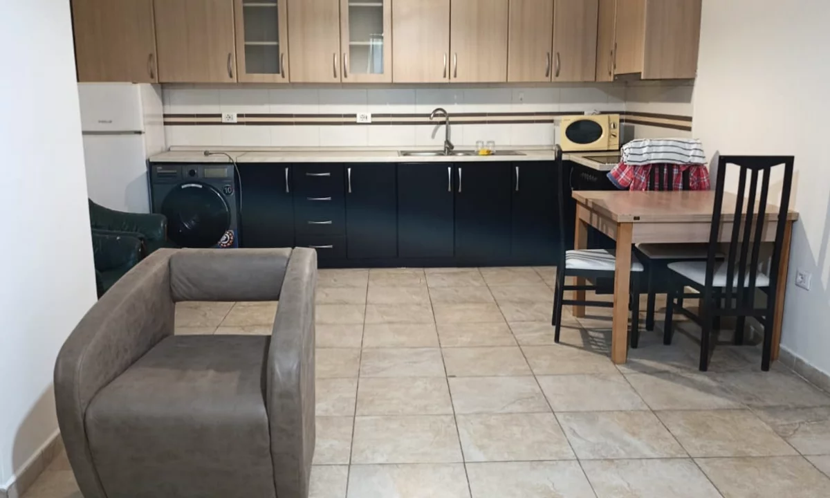Shtepi me qera Apartament ne Tirane, 1+1, Mobilimi E mobiluar, Pagesa 55,000  Leke.