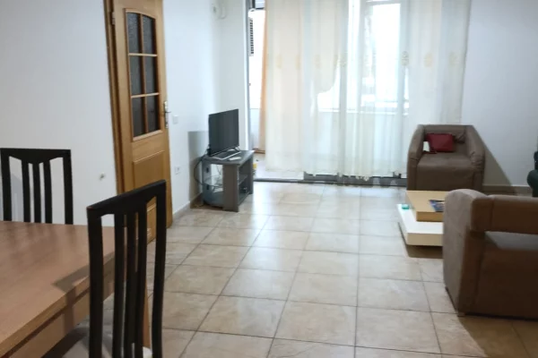 Shtepi me qera Apartament ne Tirane, 1+1, Mobilimi E mobiluar, Pagesa 55,000  Leke.