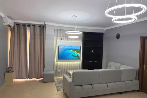 Shtepi me qera Apartament ne Tirane, 2+1, Mobilimi E mobiluar, Pagesa 750  Euro.