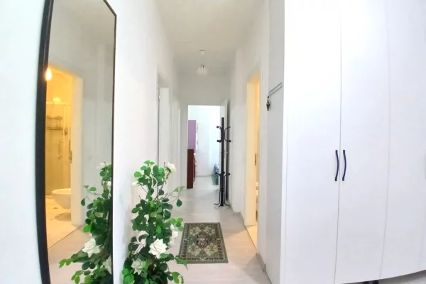 Shtepi me qera Apartament ne Tirane, 3+1, Mobilimi E mobiluar, Pagesa 60,000  Leke.