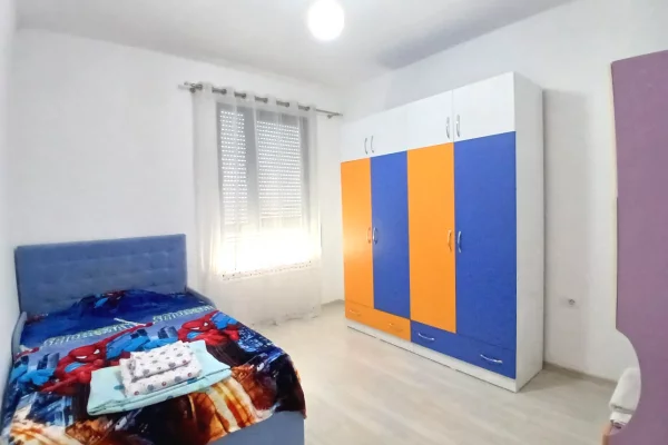 Shtepi me qera Apartament ne Tirane, 3+1, Mobilimi E mobiluar, Pagesa 60,000  Leke.