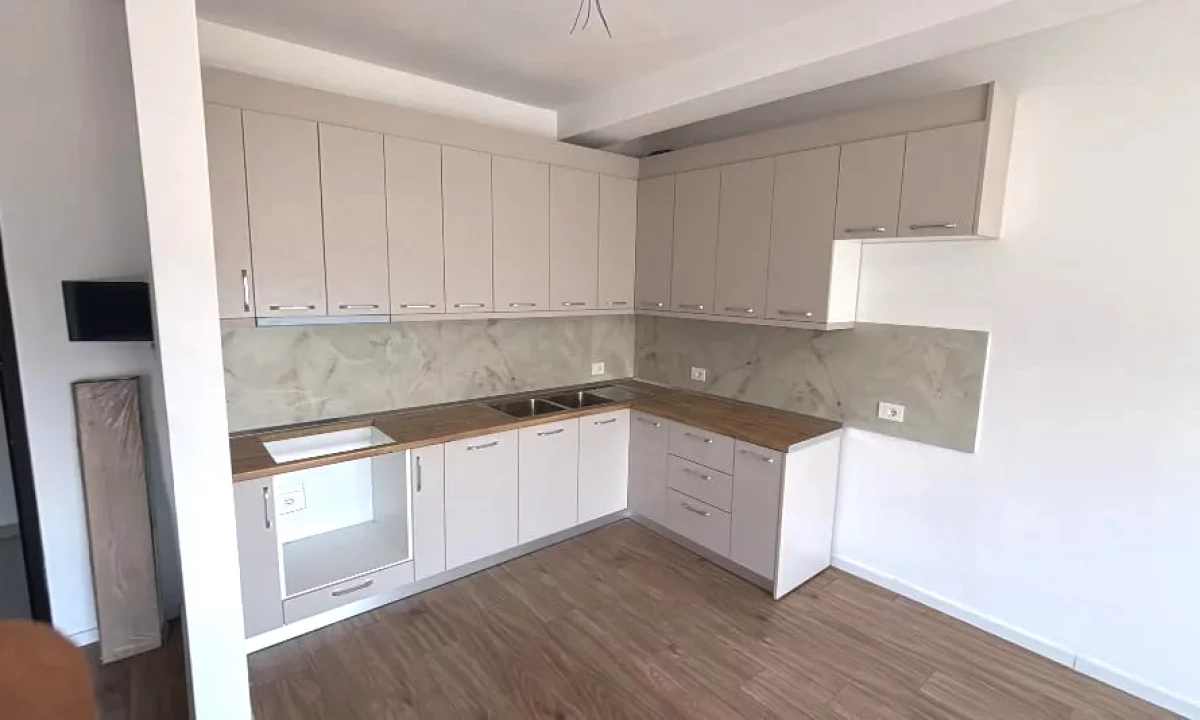 Shtepi me qera Apartament ne Tirane, 1+1, Mobilimi E mobiluar, Pagesa 40,000  Leke.