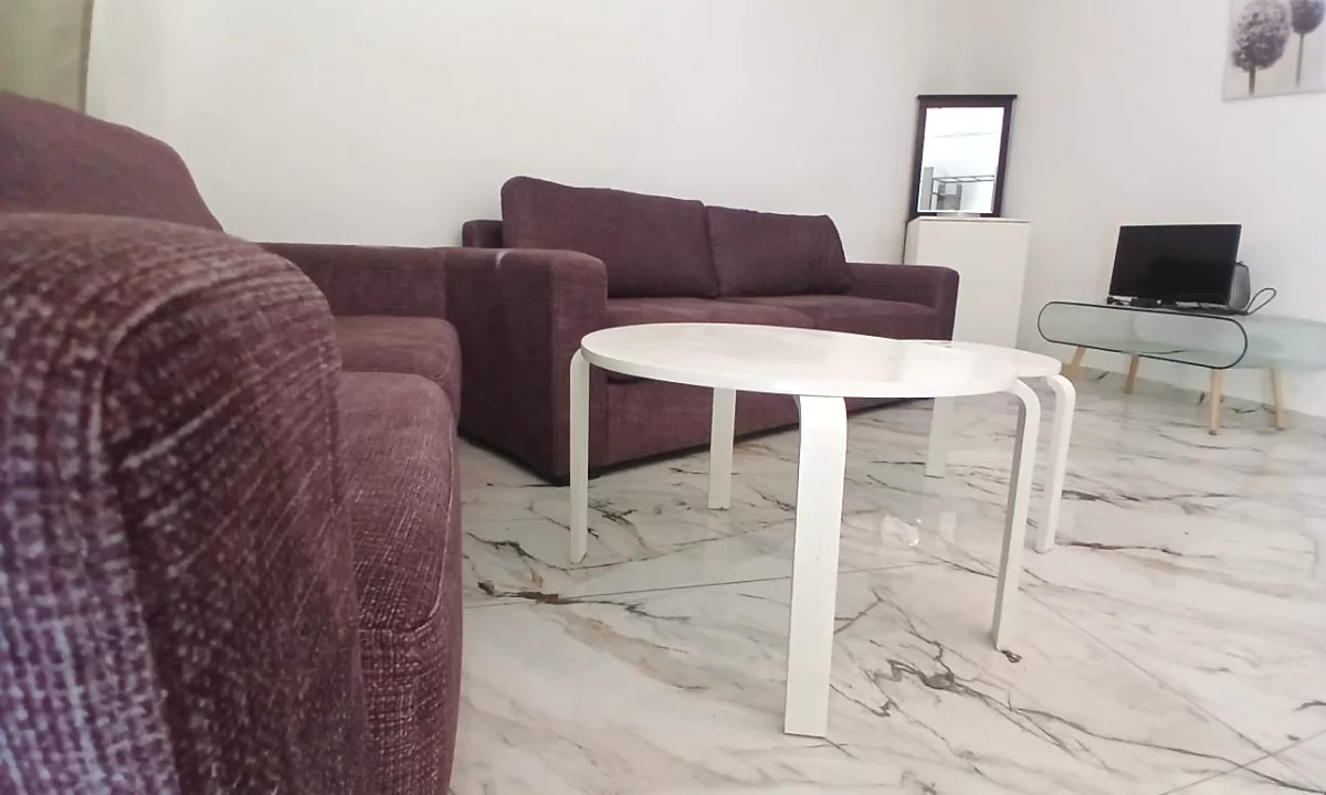 Shtepi me qera Apartament ne Tirane, 2+1, Mobilimi E mobiluar, Pagesa 55,000  Leke.