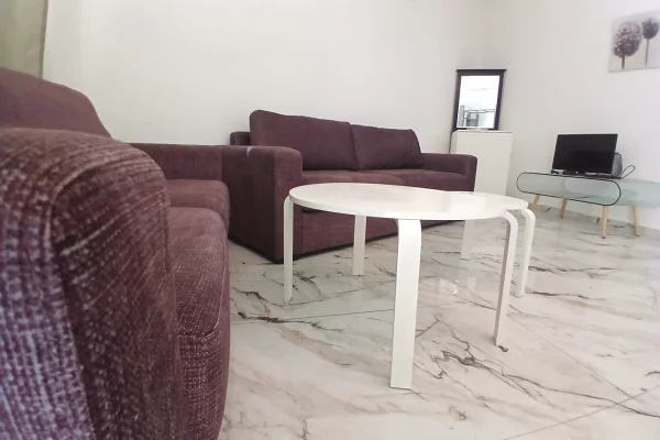 Shtepi me qera 2+1 ne Tirane - 55,000 Leke