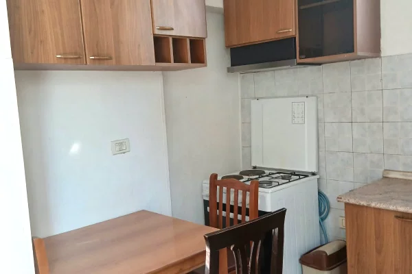 Shtepi me qera Apartament ne Tirane, 1+1, Mobilimi E mobiluar, Pagesa 37,000  Leke.