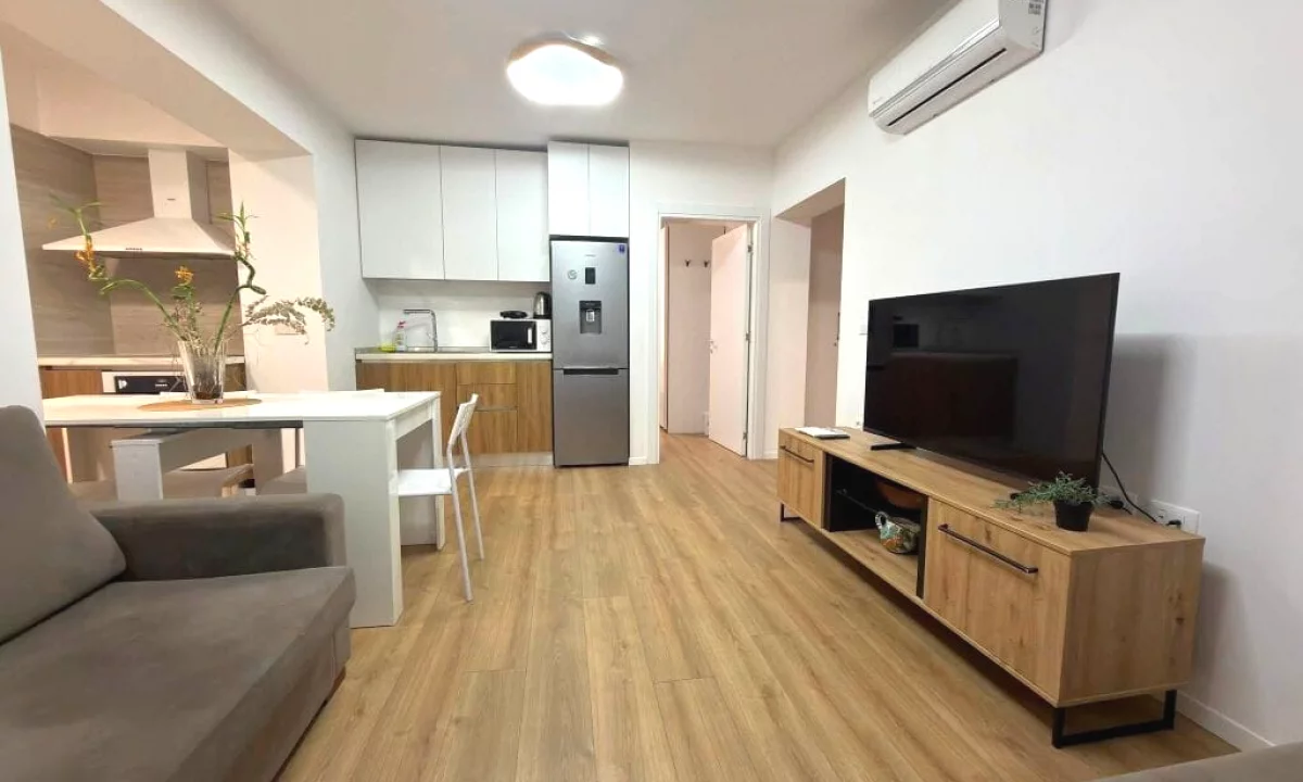 Shtepi me qera Apartament ne Tirane, 3+1, Mobilimi E mobiluar, Pagesa 75,000  Leke.